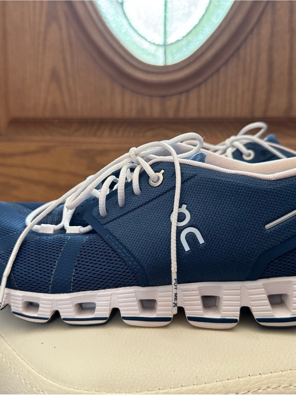 On Running women  Cloud Running Shoes in Navy/White